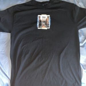 Large DC shoe shirt size large 100 percent cotton